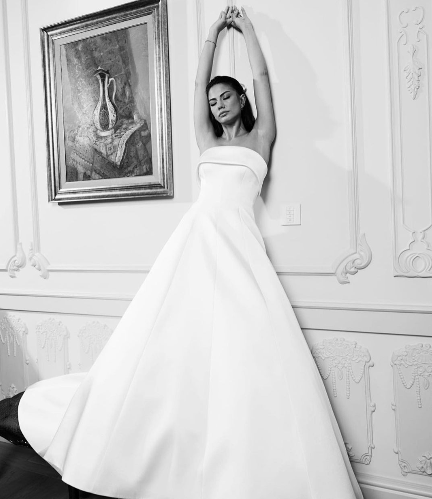 Demet Özdemir wears Nihan Peker at her wedding